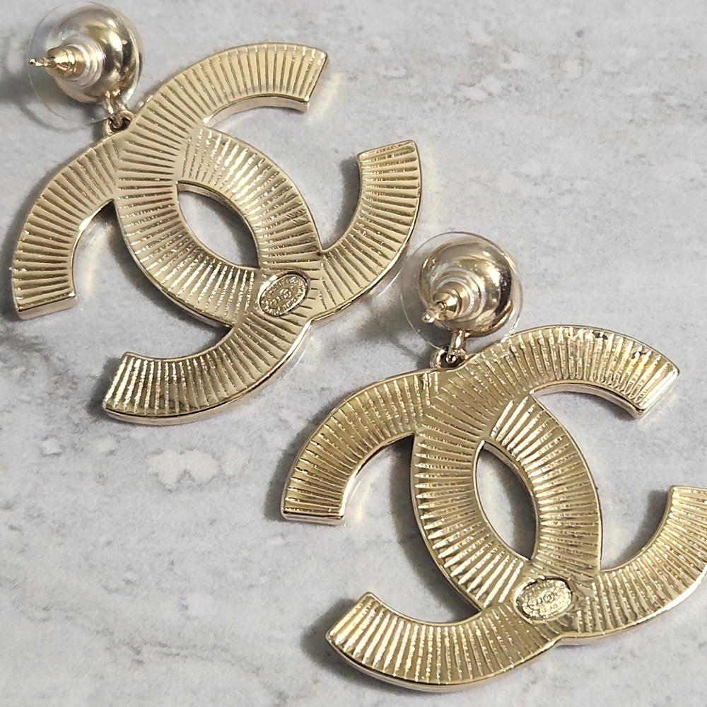 Chanel Black and Gold Drop Earrings✨️ - Picture 7 of 9
